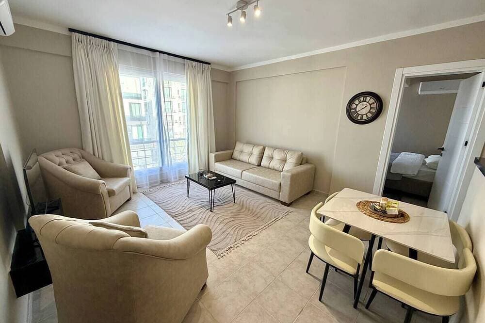 Foto 11 von 22: Pleasant Location 2Br Apt with Nice Views -- Keyifli Konumda Manzaralı 2+1 Daire