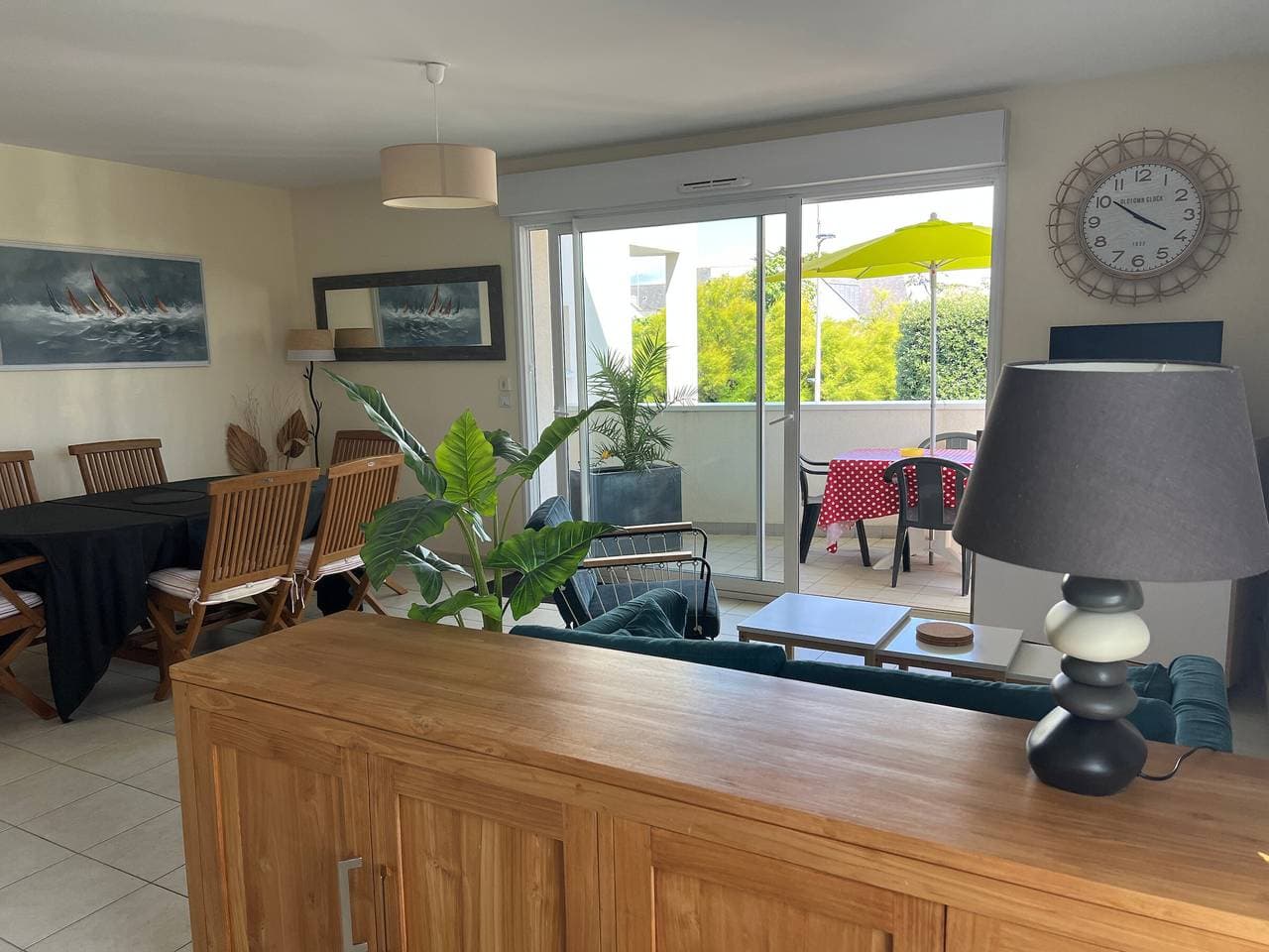 Foto 6 von 32: Moderne 3-Zimmer-Wohnung mit Balkon, Aufzug, nahe Stränden und Geschäften, Parkplatz inklusive