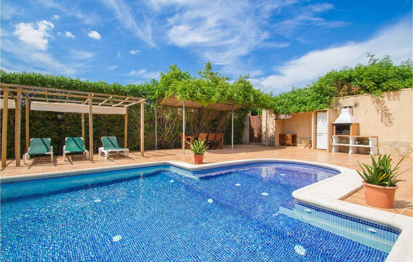 Foto 10 von 34: 200 sqft Apt | Pool, Küche, Kamin | 2.5km nach Es Garrovers