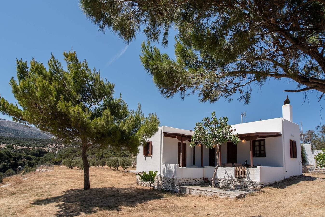 Foto 2 von 38: Black Sand Ferienhaus mit Meerblick und privater Terrasse