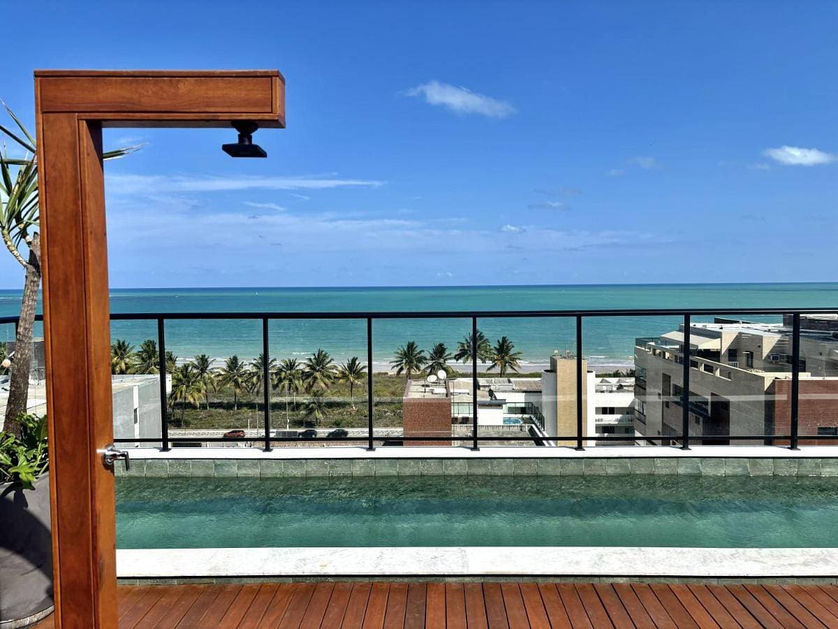 Foto 3 von 10: One-Bedroom Apartment with Balcony and Water View