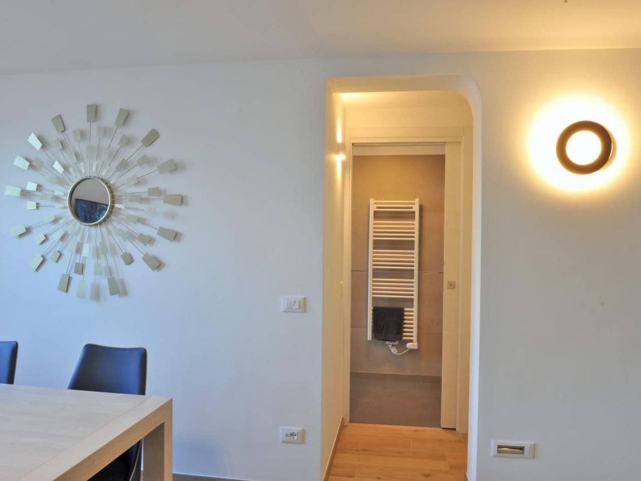 Foto 10 von 27: Ein-Zimmer-Wohnung 'Bella Vacanza 7' mit Blick aufs Wasser