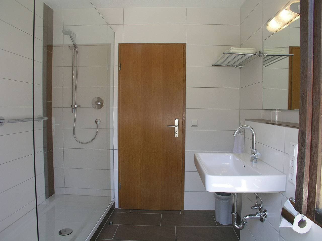 Foto 9 von 26: Ferienwohnung 1 mit privater Terrasse, Gemeinschaftsgarten und Wi-Fi