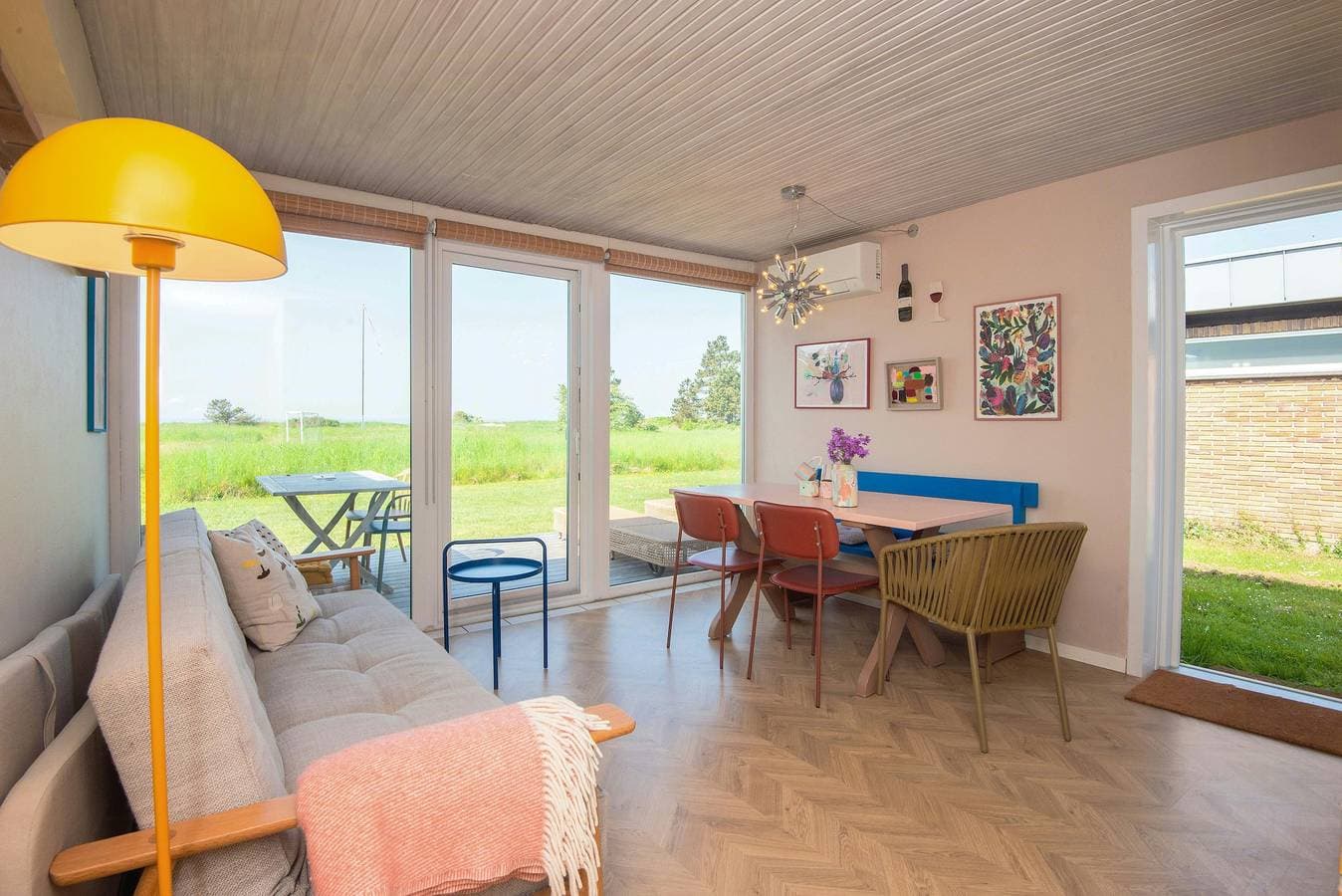 Kleines Haus mit Badesteg und Blick auf den Leuchtturm von Kegnæs 1