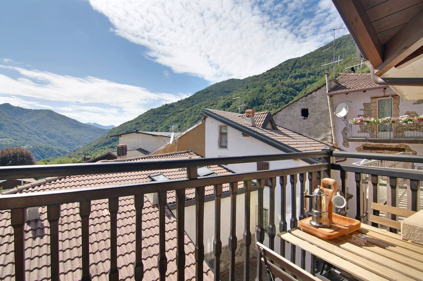 Foto 3 von 33: Ferienhaus 'Pollicina' mit Bergblick und Balkon