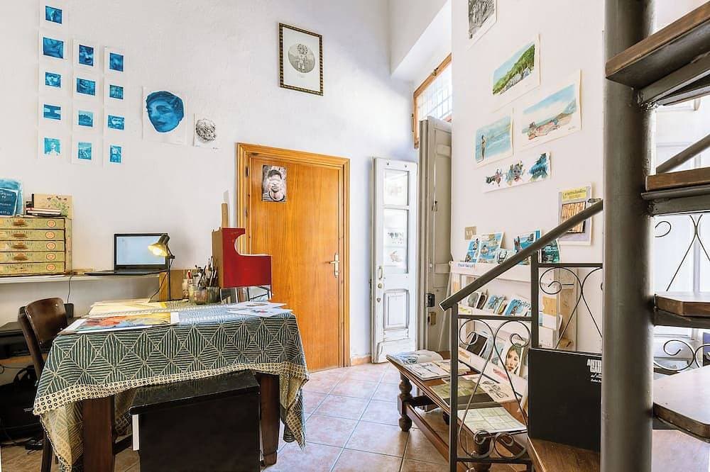Foto 4 von 30: Explorer's room, cozy B&B Art Studio with watercolor lessos