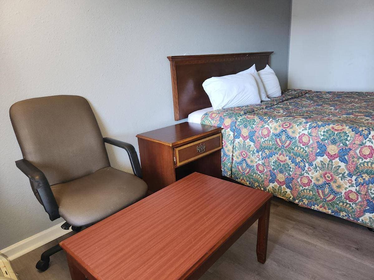 Foto 5 von 9: Double Room with Two Double Beds - Accessible/Non-Smoking