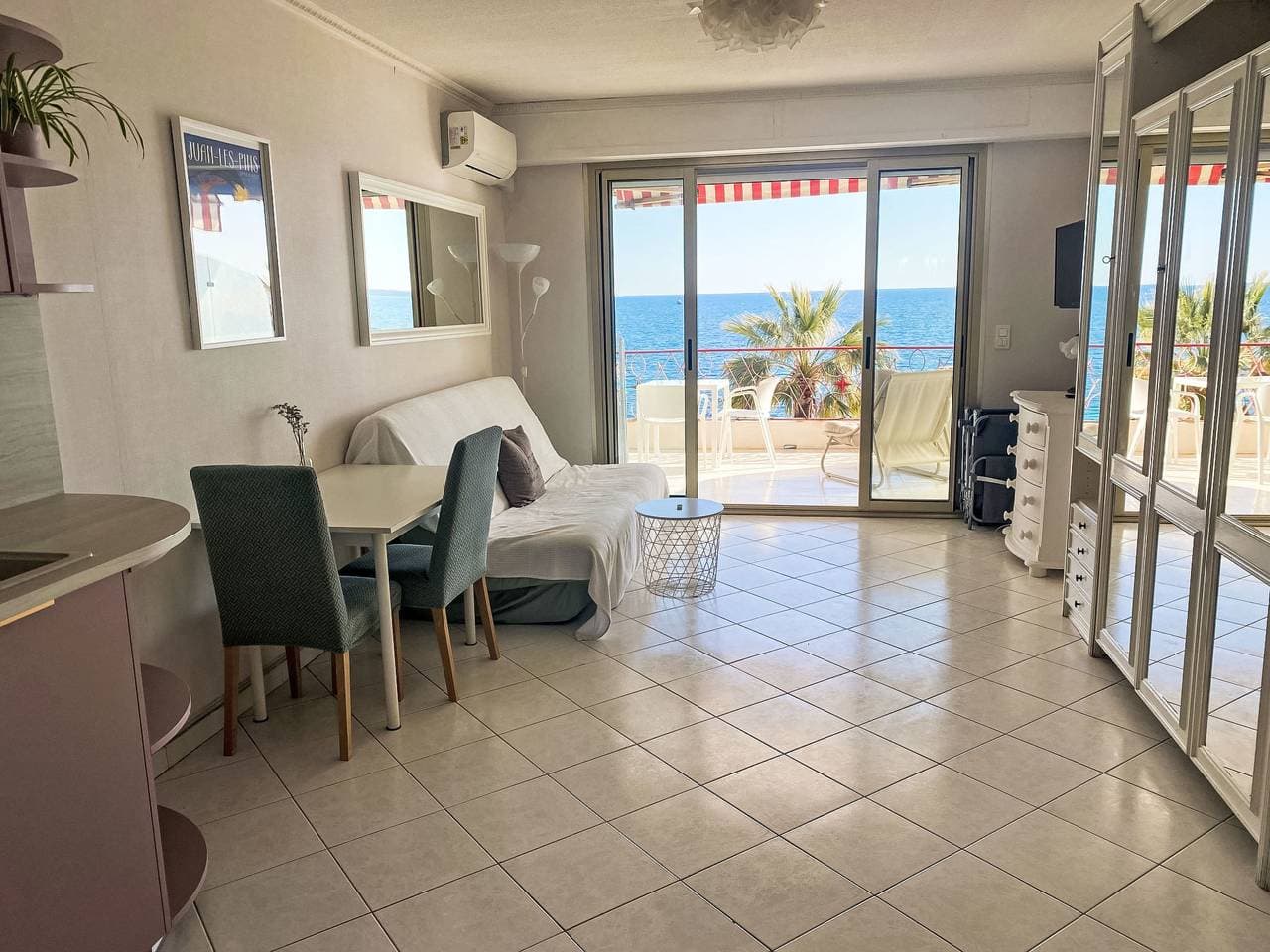 Foto 2 von 21: Studio-Apartment mit Blick auf das Wasser