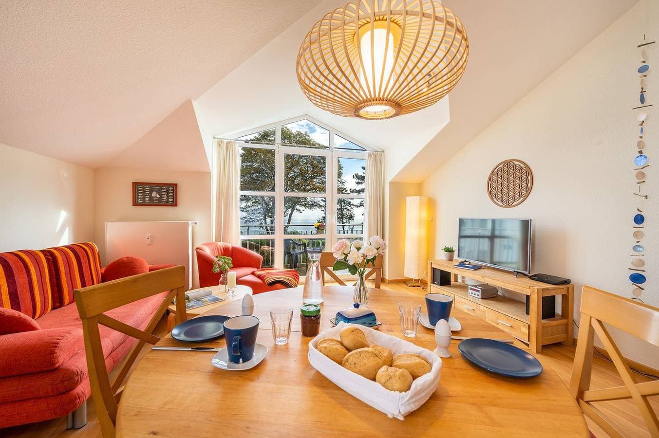 Foto 3 von 14: Großzügige Ferienwohnung mit Balkon und Meerblick, direkte Strandlage