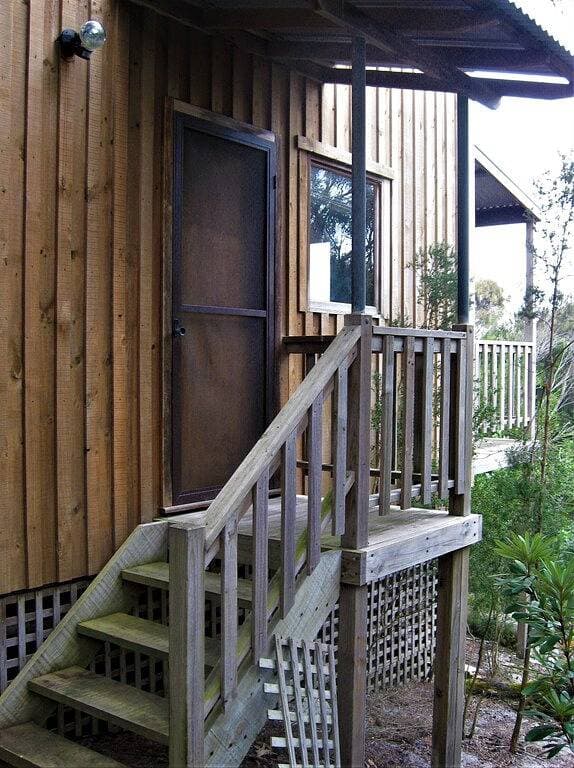 Foto 9 von 30: Albies Cottage: Hübsches, abgelegenes Holzhaus in einem Buschblock am Meer