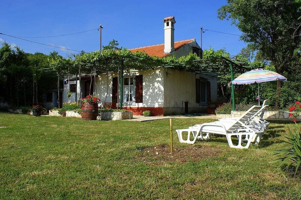 Foto 9 von 15: Freistehendes Haus Violeta mit weitläufigen Garten