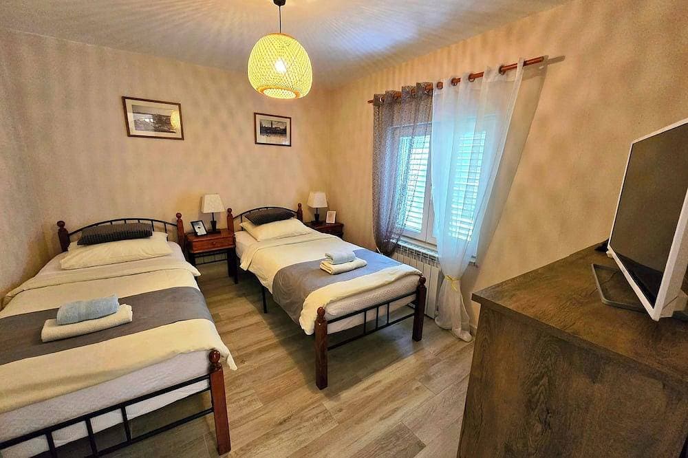 Foto 5 von 30: Villa Antoana mit Pool + Spa-Whirlpool + finnische Sauna + PlayStation 4 + WiFi