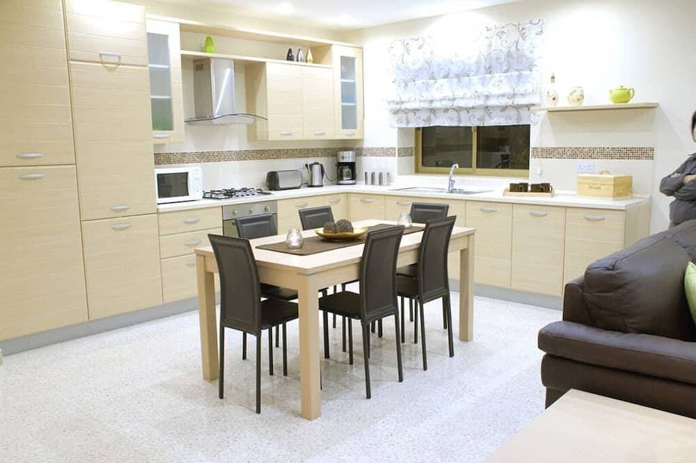 Foto 10 von 18: Superb villa 3, inviting pool and spacious outside space.Fully airconditioned.