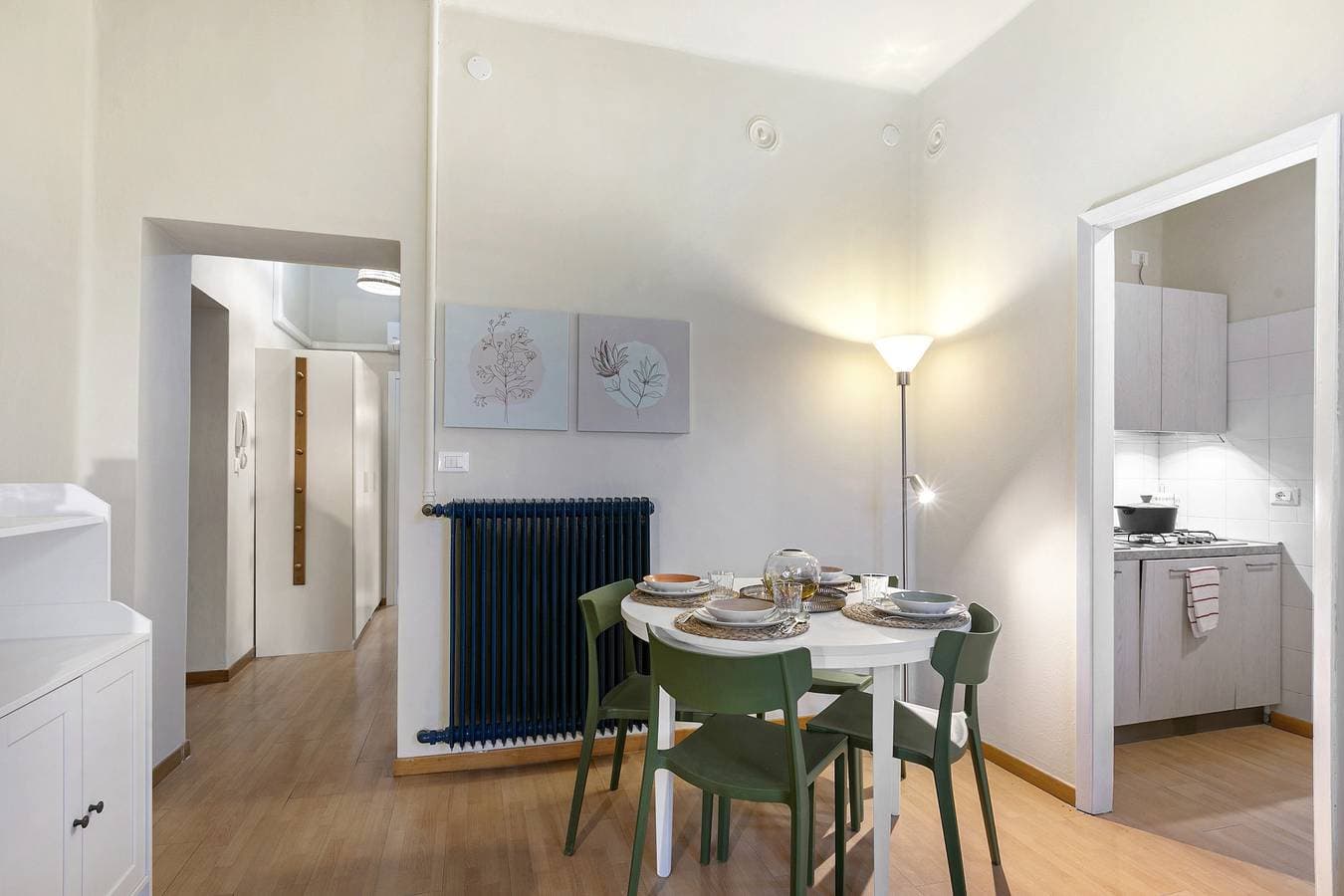 Foto 9 von 22: Casa Enza: Desenzano Apartment w/ private parking & AC