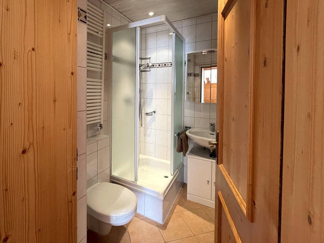 Foto 8 von 23: Nr. 2 "Schöttelkar" Fewo,Wohn-Schlaf., Du und Wc