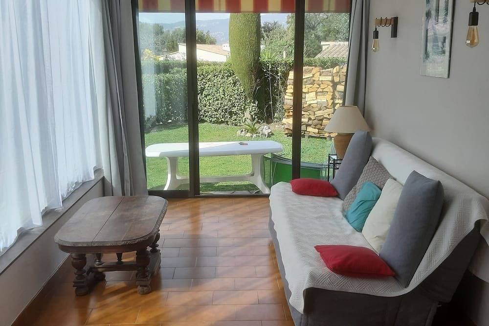 Foto 5 von 10: Charming cottage in quiet, secure residence.