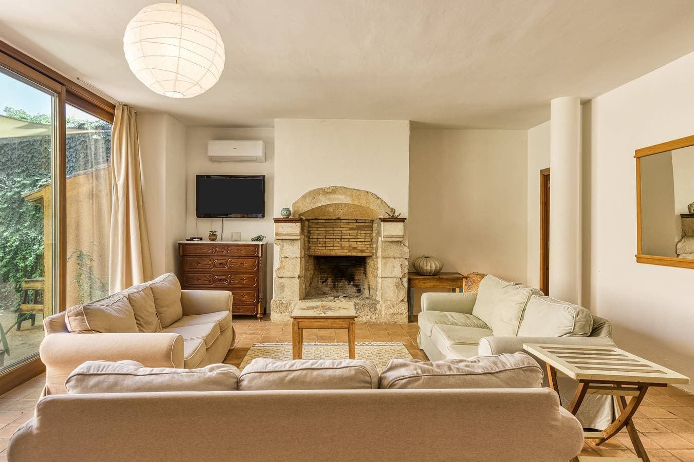 Foto 5 von 30: Zimmer 'Tarongina' mit Gemeinschaftspool, gemeinsamer Terrasse und WLAN