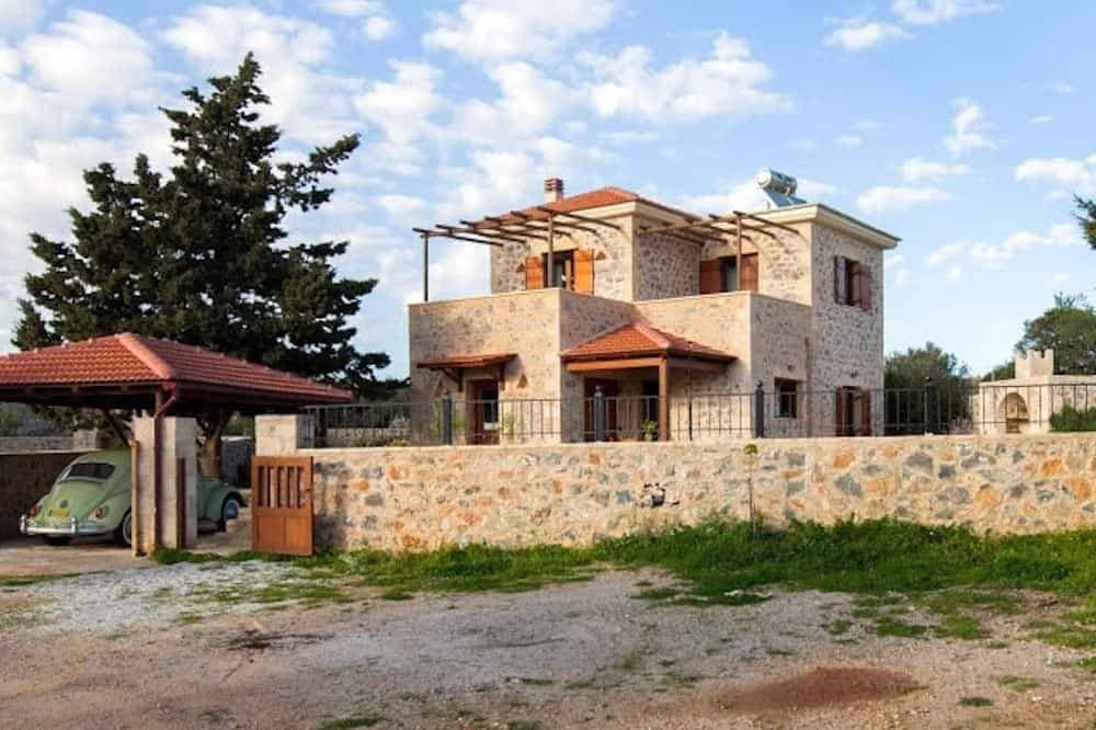 Foto 12 von 19: Rural Stone Villa with private pool and mountain views near local sandy beaches!
