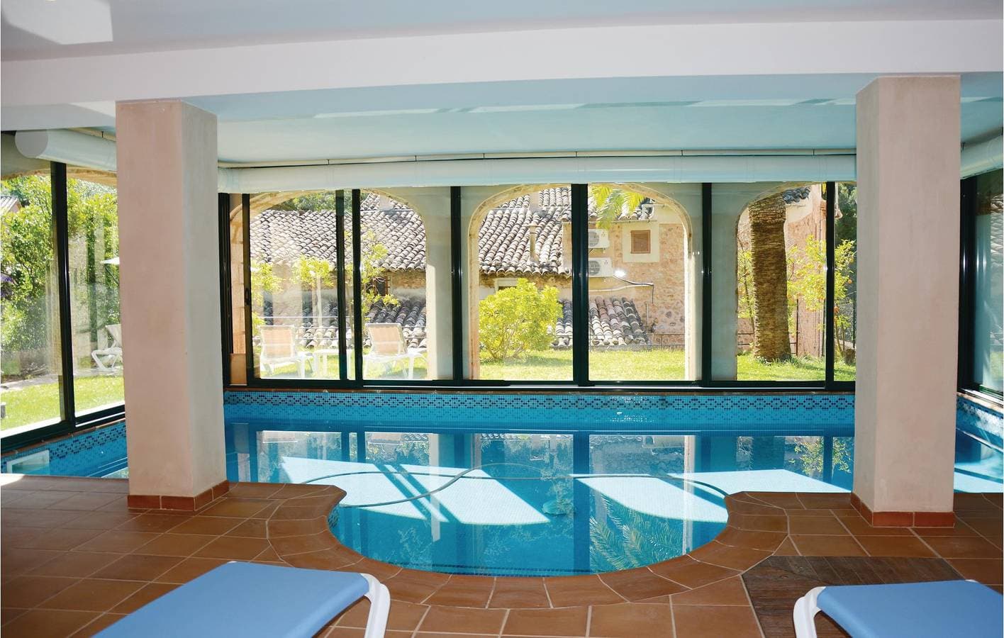 Foto 9 von 58: Geräumige Terrassenwohnung mit Innenpool