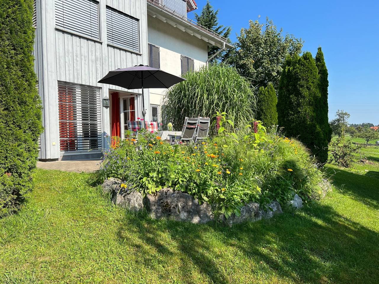 Foto 3 von 10: Ferienwohnung 'Sonnenhang' mit Bergblick, privater Terrasse und WLAN