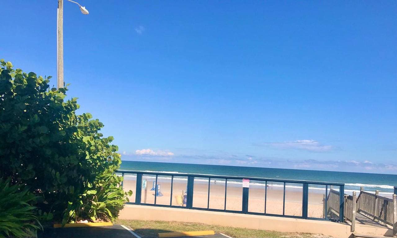 Ocean Waves - Ocean Front at Symphony Beach Club! 1