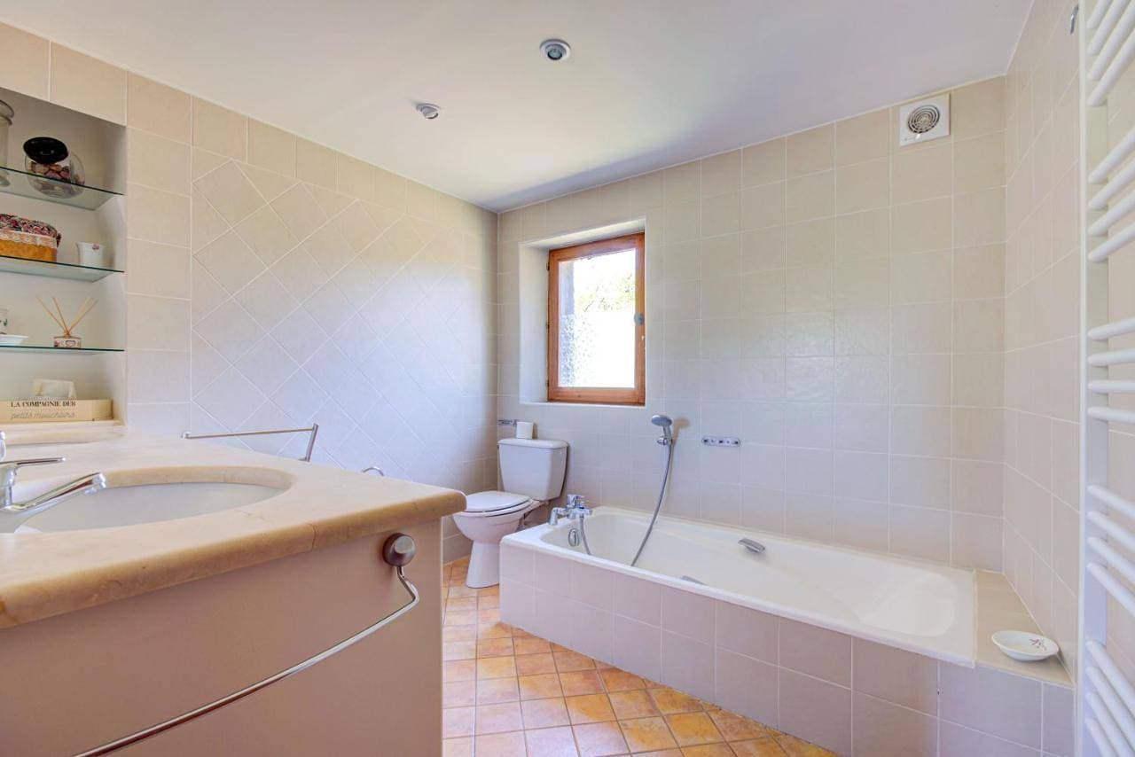 Foto 7 von 28: Double Room with Private Bathroom