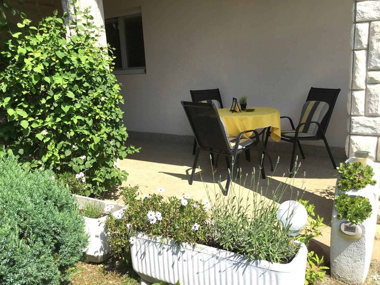 Foto 3 von 22: Ferienwohnung mit Sat-TV und Garten