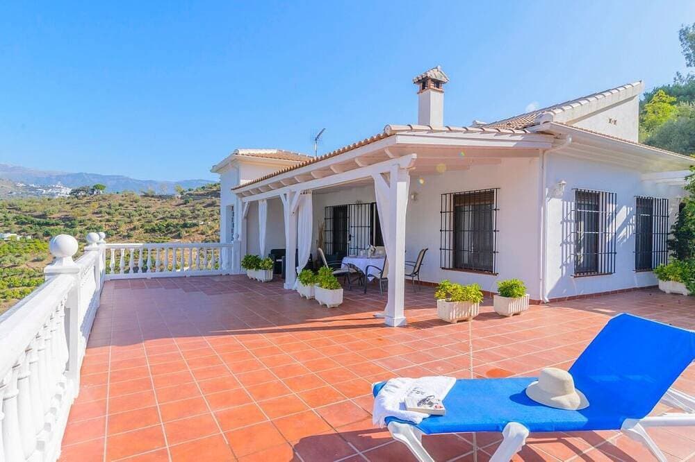 Fuentezuelas Pool Villa Sayalonga 1
