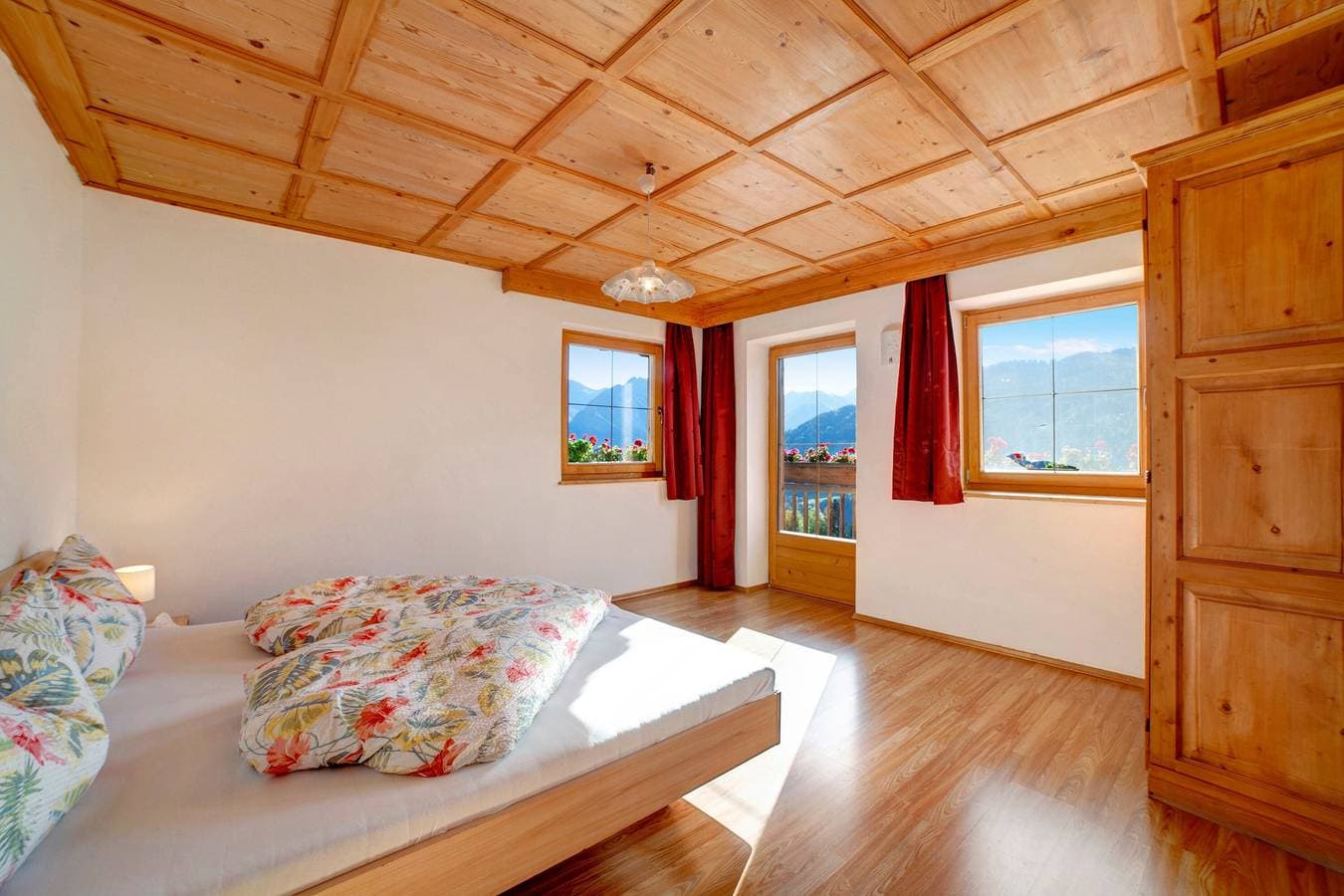 Foto 10 von 20: Ferienwohnung 'Plattnerblick' mit Bergblick, Gemeinschaftsgarten und Wi-Fi