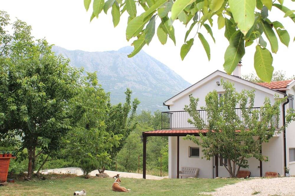 Spacious 3 Bedroom Home - Peaceful Village near the Coast 1