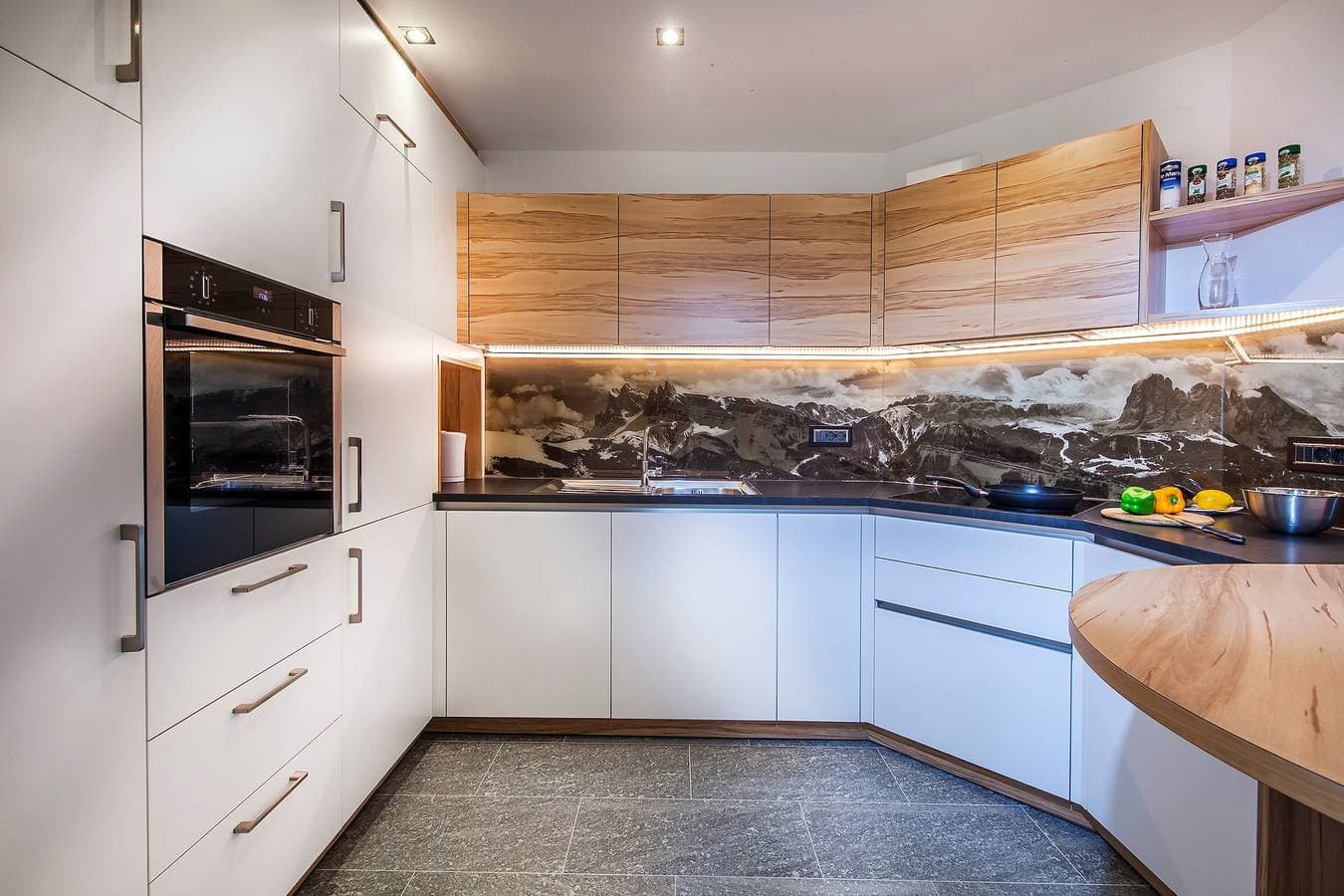 Foto 4 von 12: Ferienwohnung 'Avea App 1-2 Personen' mit Bergblick und Garten
