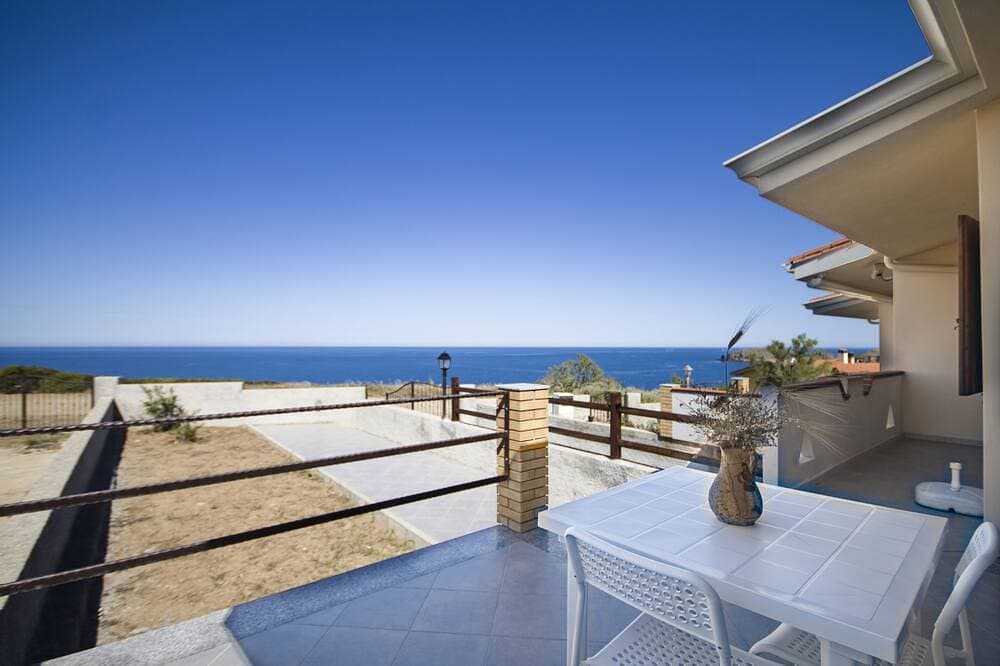 Sea view in Costa Verde - 2 rooms - garden - BBQ - WIFI 1