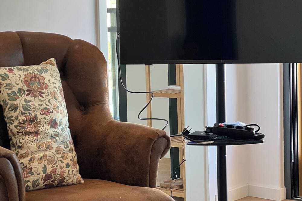 Foto 9 von 28: Charming Olhão Flat by Marina & Markets. Fast Wi-Fi, Ideal for Remote Workers!