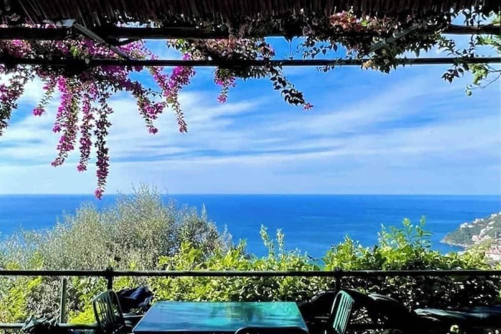 Foto 13 von 28: Honeymoon Amalfi •Private Sea View Terrace -Pet Friendly - Stone Bathroom