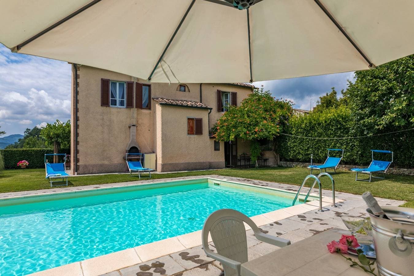 Foto 2 von 38: Villa für 8 Personen mit Pool