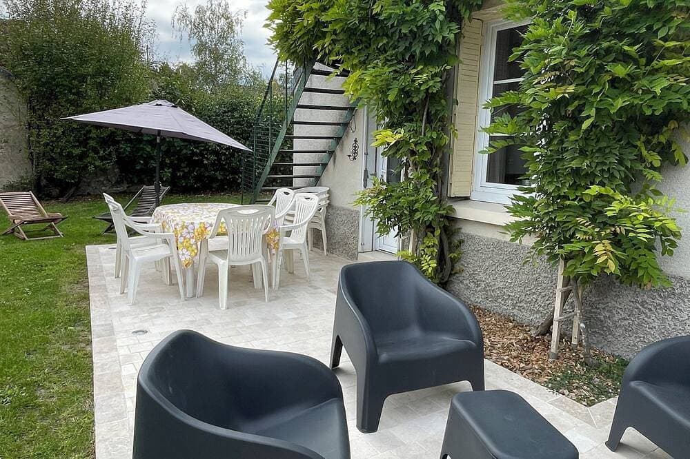 In Sologne, family home with garden near Chambord castle and forests 1