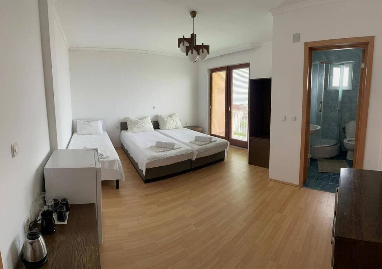 Foto 3 von 12: Double Room with Lake View