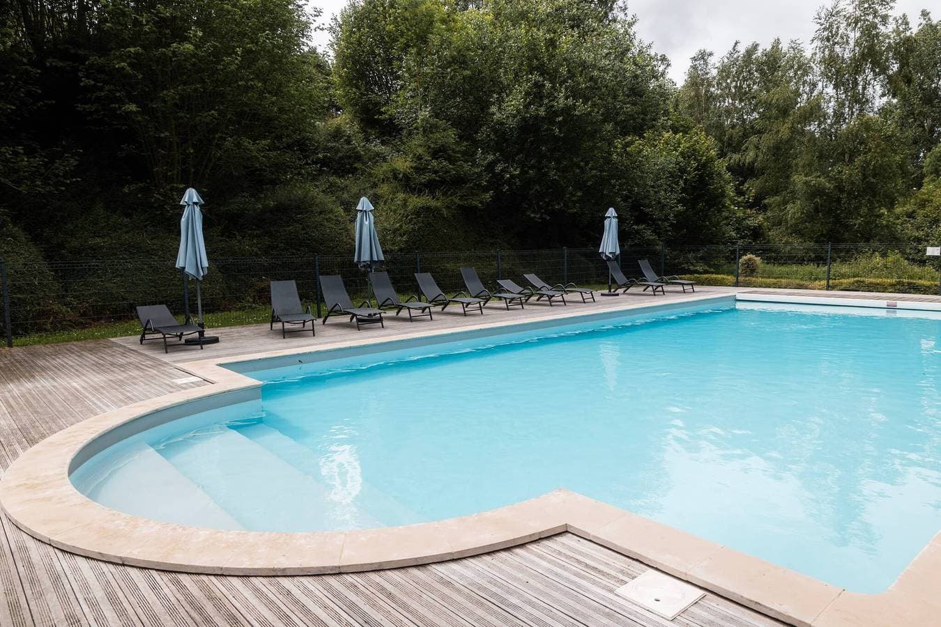 Foto 7 von 44: Domaine de Guillaume, Chalet Bon Père für 4 Personen mit Gemeinschaftspool, WLAN