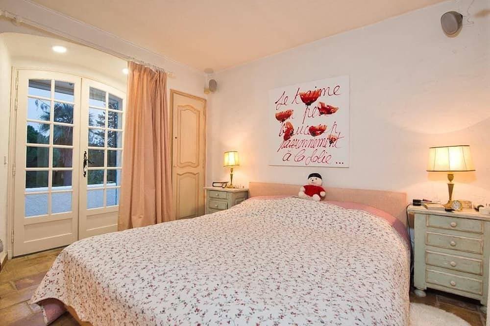 Foto 4 von 30: Villa with swimming pool walking distance from the beach