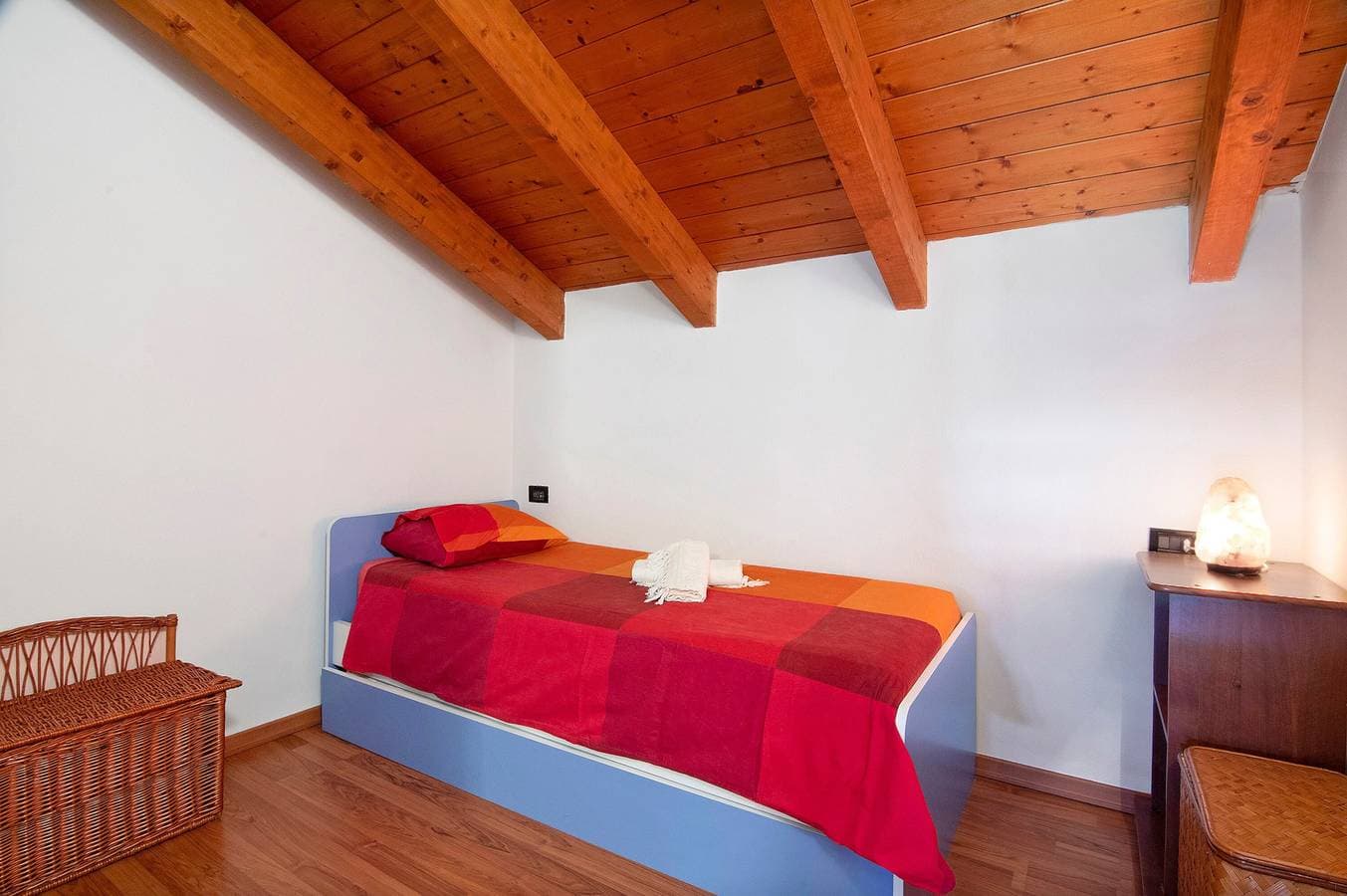 Foto 13 von 27: Ferienwohnung „Casa Vacanze Vigna del Lago“ mit Seeblick, Pool und WLAN