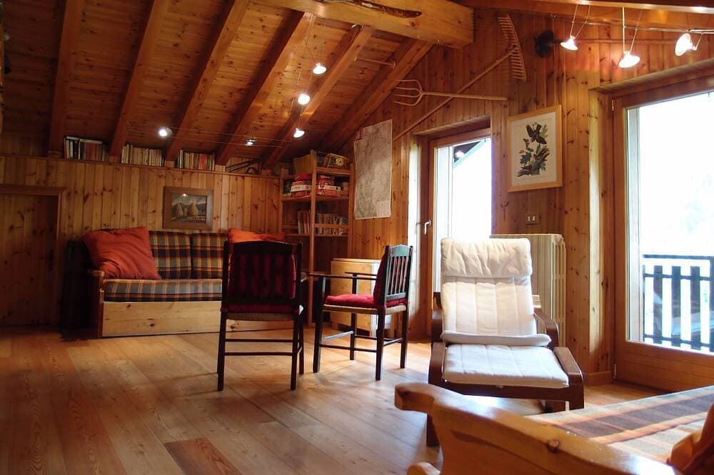 Spacious attic with a Micro bedroom in Valtournenche 1