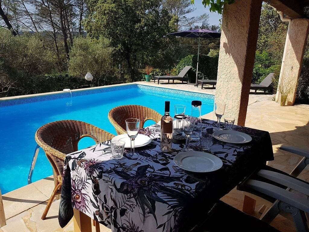 Foto 3 von 40: Ferienhaus in Carces mit Schwimmbecken