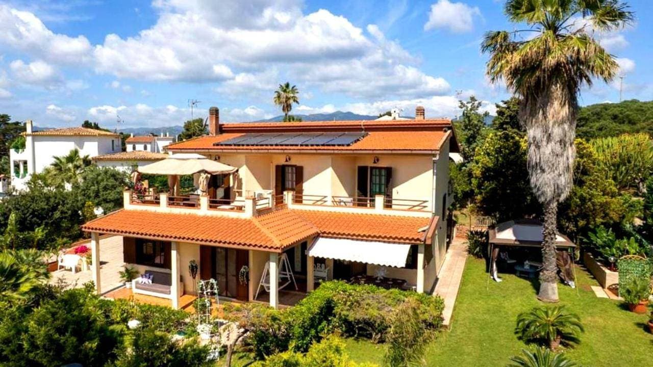 Villa Ro seaview 10mt from the beach 1