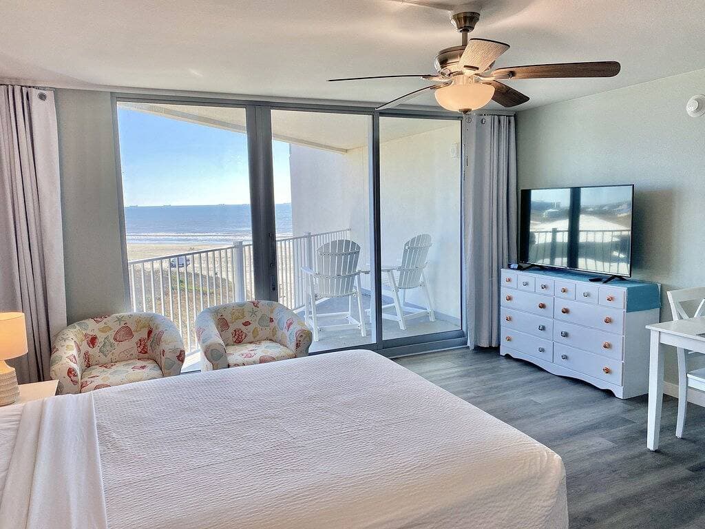 Foto 2 von 11: Sandcastle Condominiums Unit 502