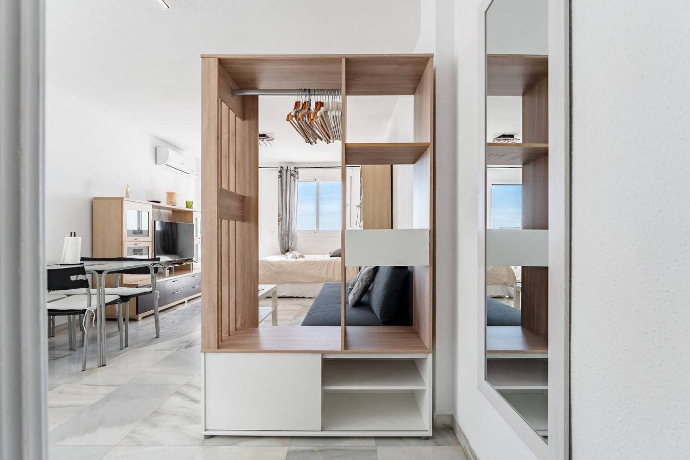 Foto 12 von 28: Einzimmerapartment 'Vista Bonita' mit Meerblick, Wi-Fi und Klimaanlage