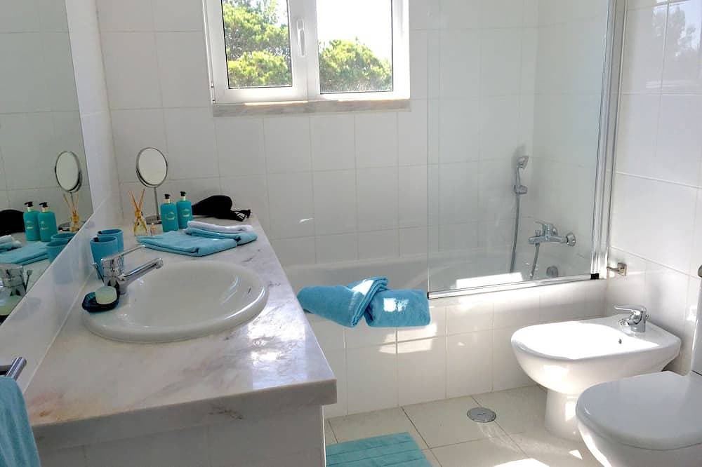Foto 9 von 30: Villa Muramaris, Atemberaubender Meerblick, privater Garten mit Pool. Design und Kunst.