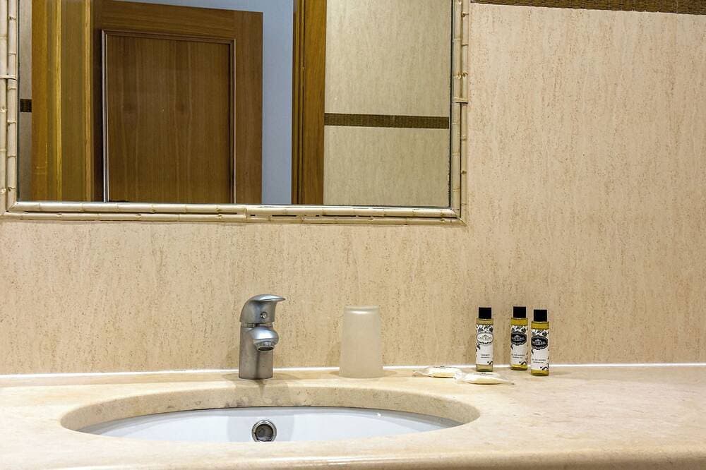 Foto 10 von 30: 2 bedroom apartment with swimming pool 2m from Sra. da Rocha beach.