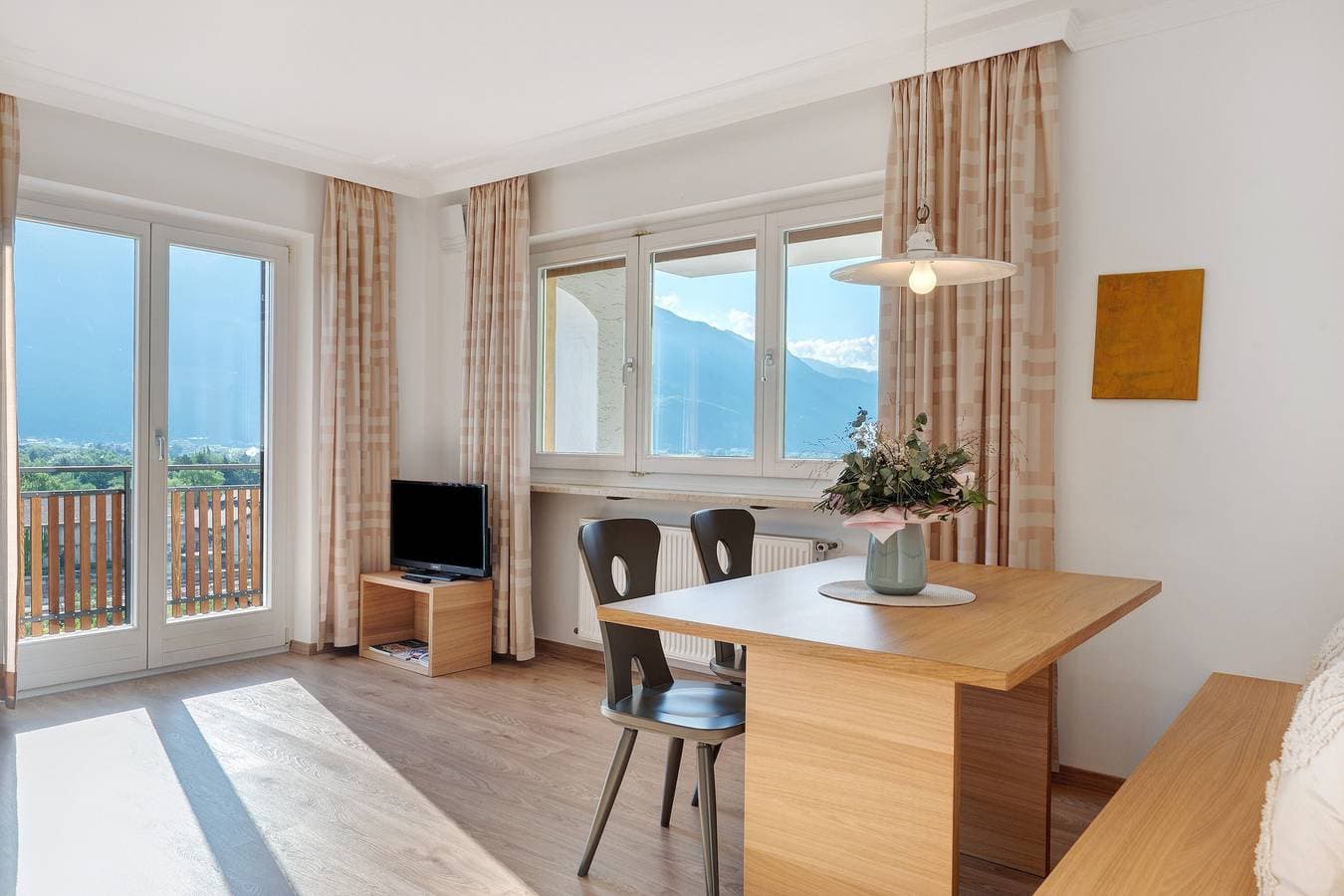 Foto 13 von 29: Ferienwohnung 'Freiblick Groß' mit Bergblick, gemeinsamer Terrasse und WLAN