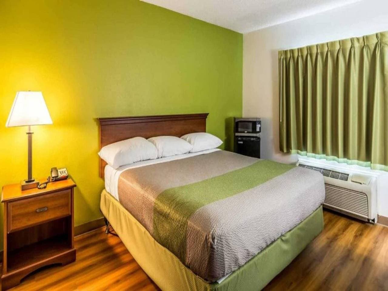 Foto 10 von 34: 1 Kingsize-Bett | Nichtraucher, Kühlschrank