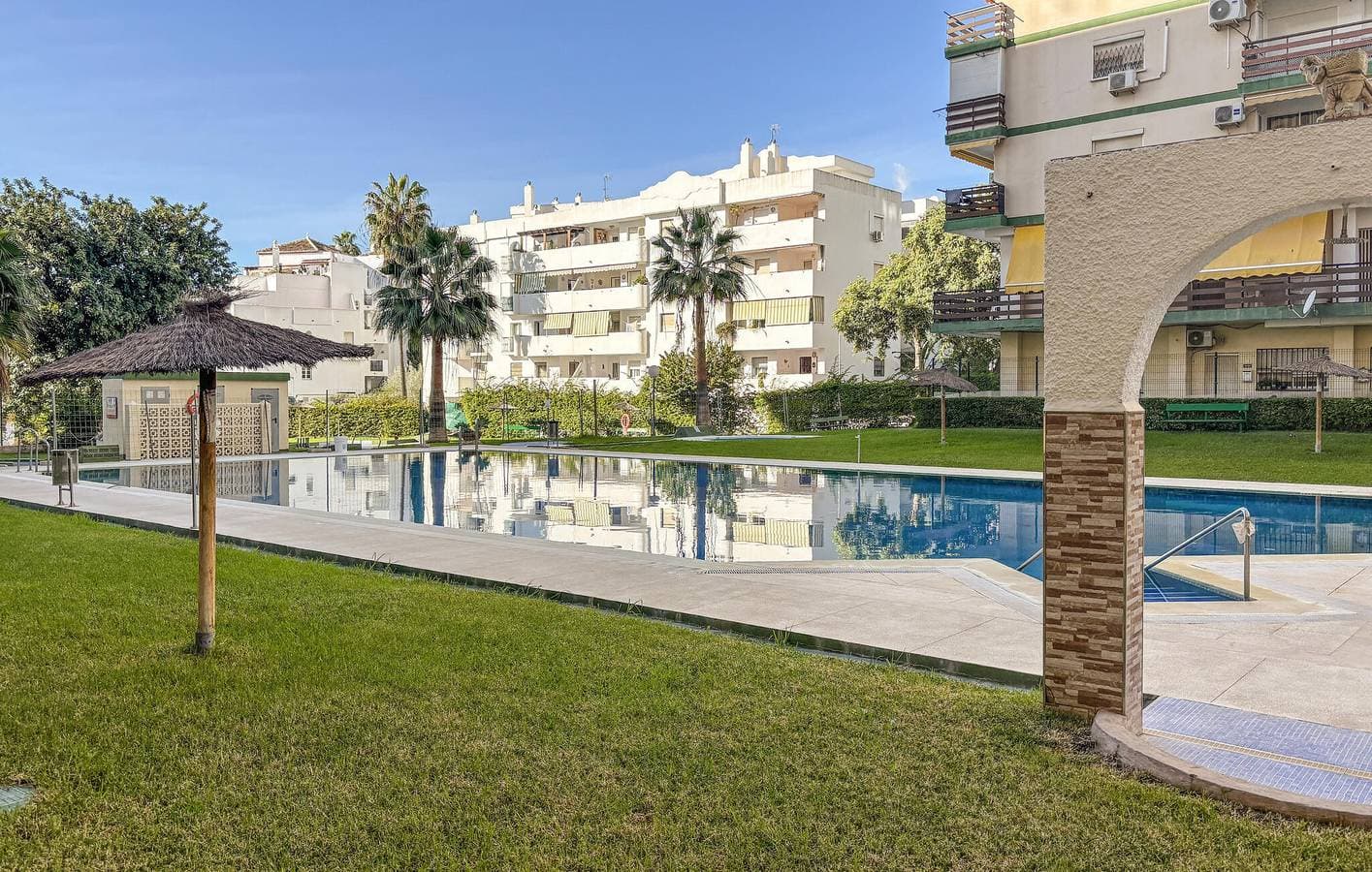 Meerblick Apartment mit Pool, WiFi, AC - 800m zum Strand 1
